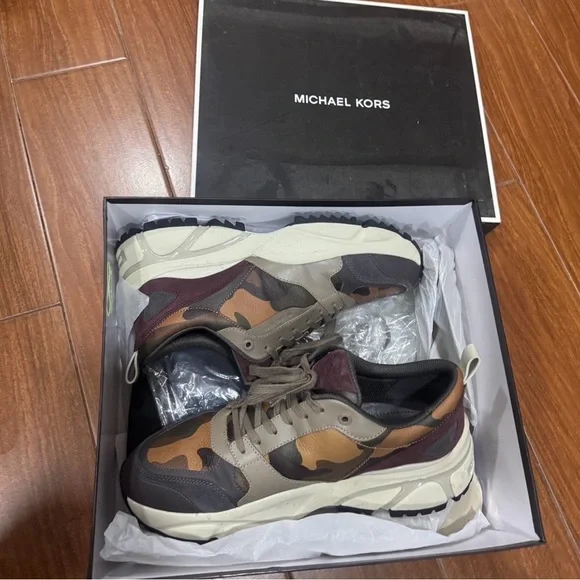 Mens Michael Kors sz 12 - Picture 1 of 3